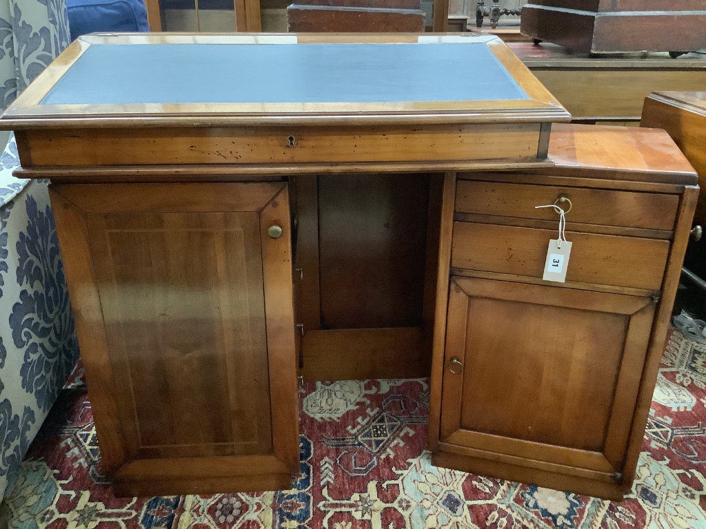 A Victorian style mahogany traveller's desk, width 82cm (closed), depth 49cm, height 84cm